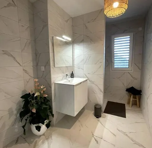 Magnifique A La Frontiere Suisse *