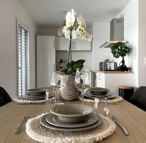 Magnifique A La Frontiere Suisse Apartamento *